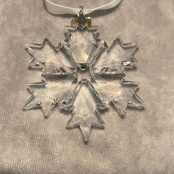 Swarovski Clear Crystal Snowflake Annual Edition Christmas Ornament 2018 - Picture 3 of 7